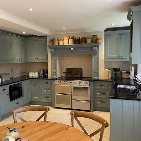 Holly Cottage, 2, Northbrook Park, Farnham-Up To 6 Adults Exteriér fotografie
