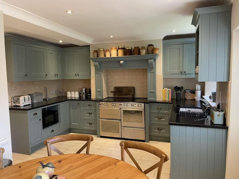 Holly Cottage, 2, Northbrook Park, Farnham-Up To 6 Adults Exteriér fotografie
