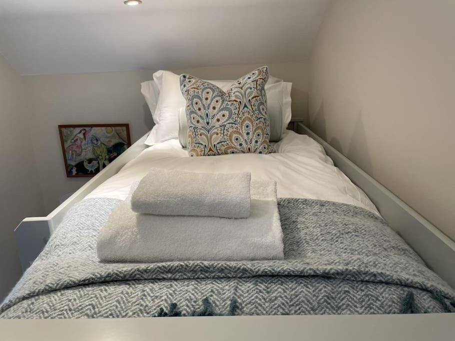 Holly Cottage, 2, Northbrook Park, Farnham-Up To 6 Adults Exteriér fotografie
