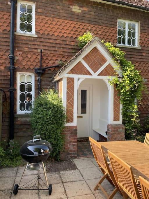 Holly Cottage, 2, Northbrook Park, Farnham-Up To 6 Adults Exteriér fotografie